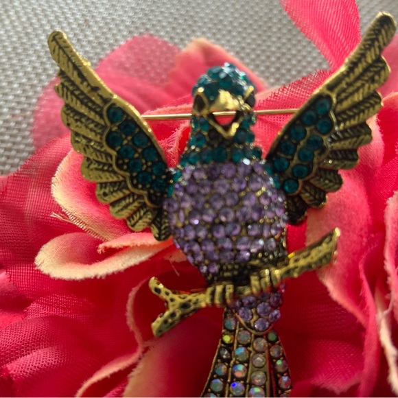 Lovely bird brooch with colorful stones. wings a flutter. Violet, aqua etc. - Picture 4 of 5